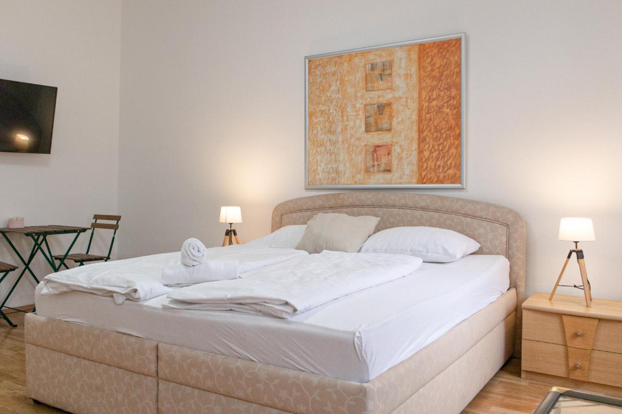 Budget City Stay - Near Wiener Stadthalle Ideal For Longstays Extérieur photo