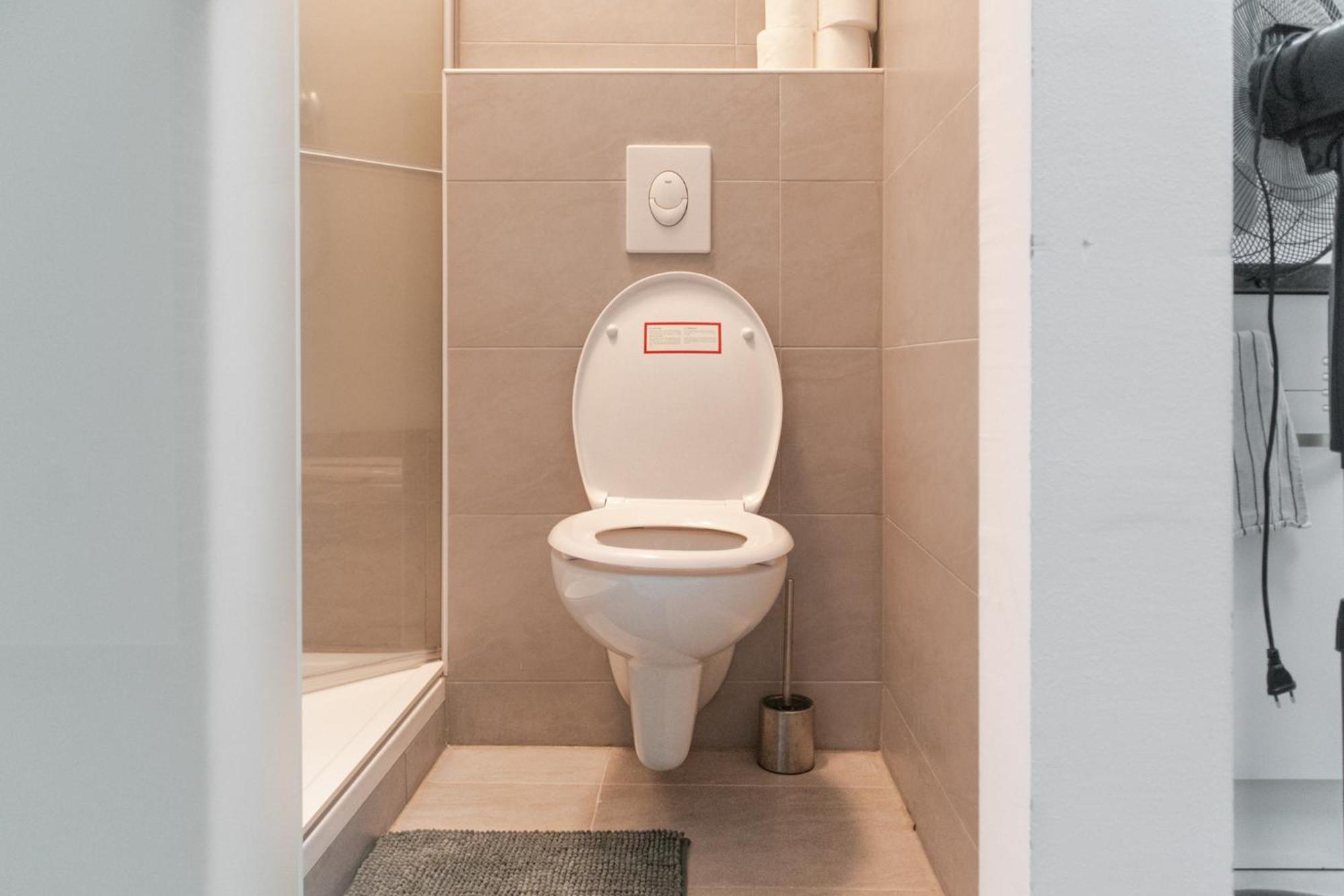 Budget City Stay - Near Wiener Stadthalle Ideal For Longstays Extérieur photo